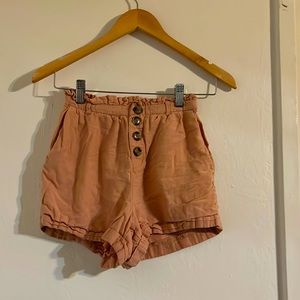 Peach elastic shorts